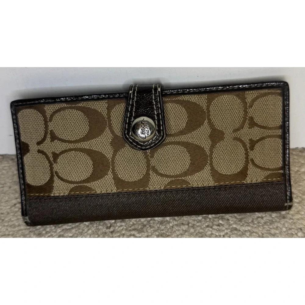 Coach Vintage Brown Signature Bifold Snap Wallet – Y2K Style – Iconic C Pattern
